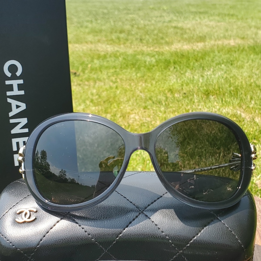 CHANEL (BOW) SUNGLASSES